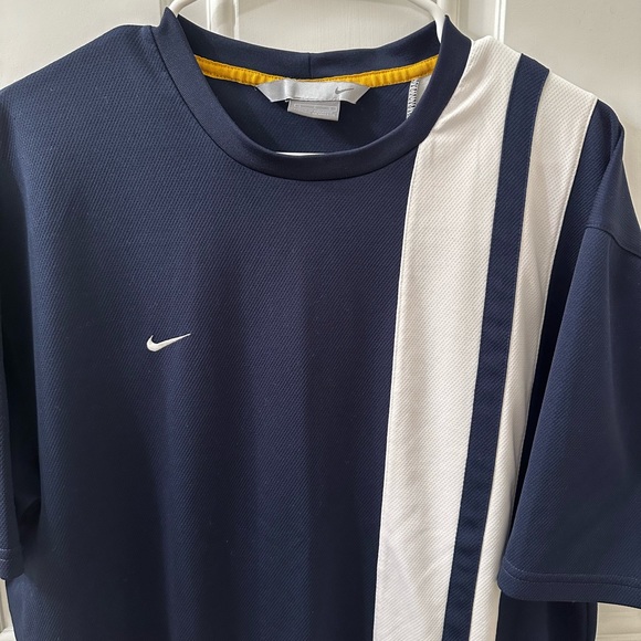 Vintage 💎 Y2K Nike t-shirt - Picture 2 of 5